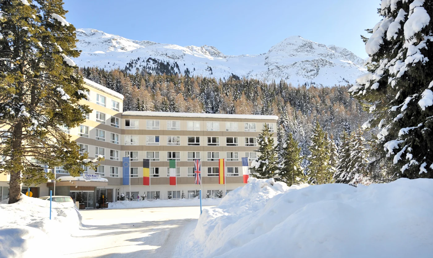 Club Med Saint-Moritz Roi Soleil, Suíça — fotografia oficial do village na temporada de neve