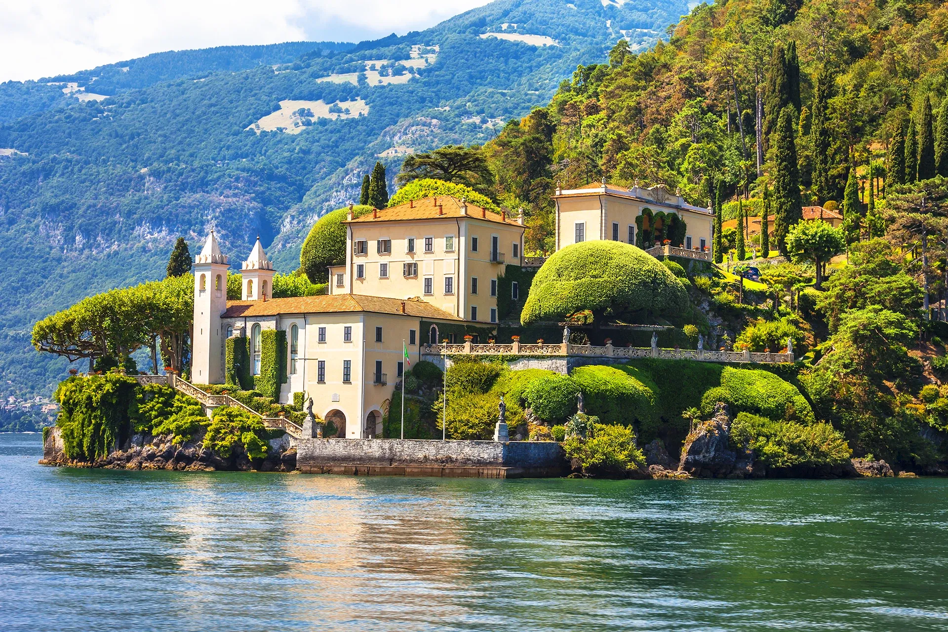 Villa del Balbianello e seus jardins à beira do Lago di Como, Itália