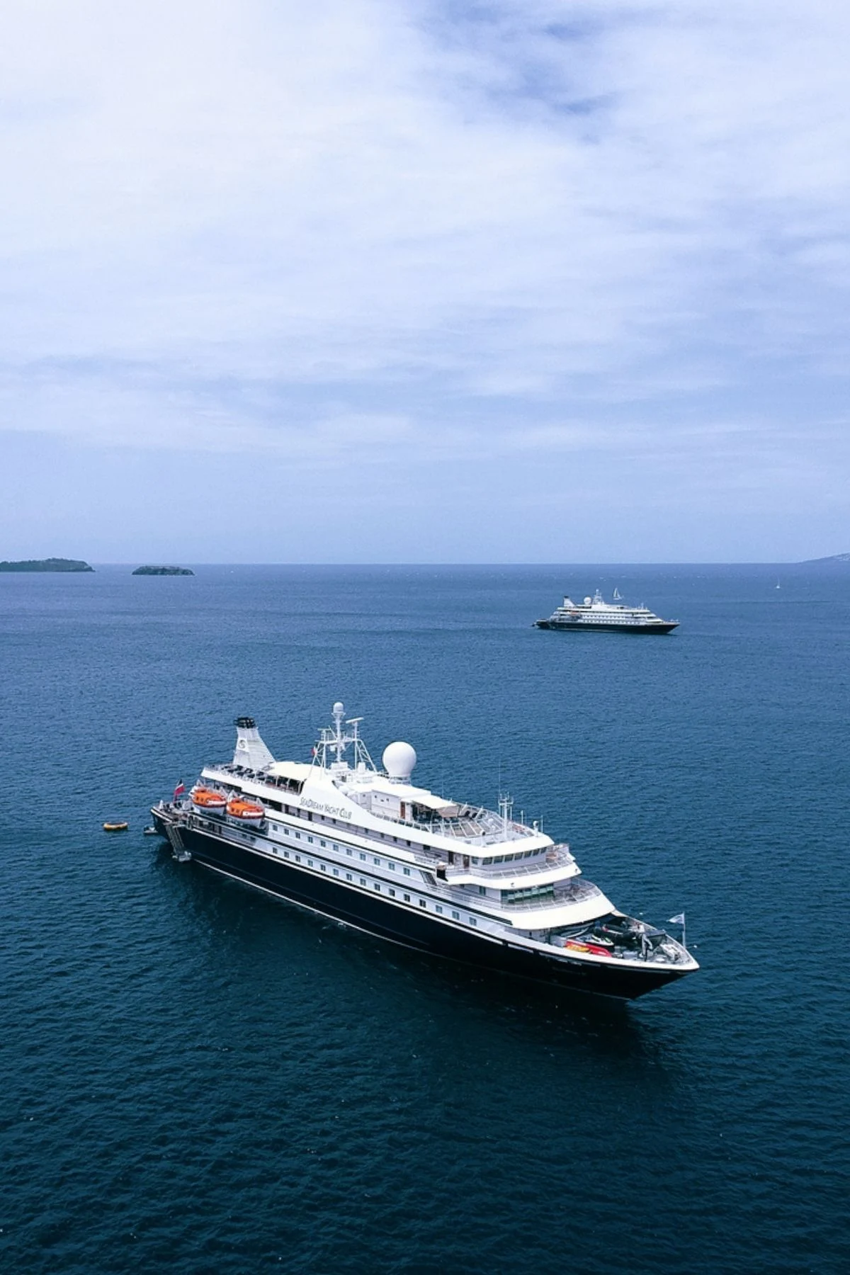 Iates SeaDream I e SeaDream II — fotografia oficial.